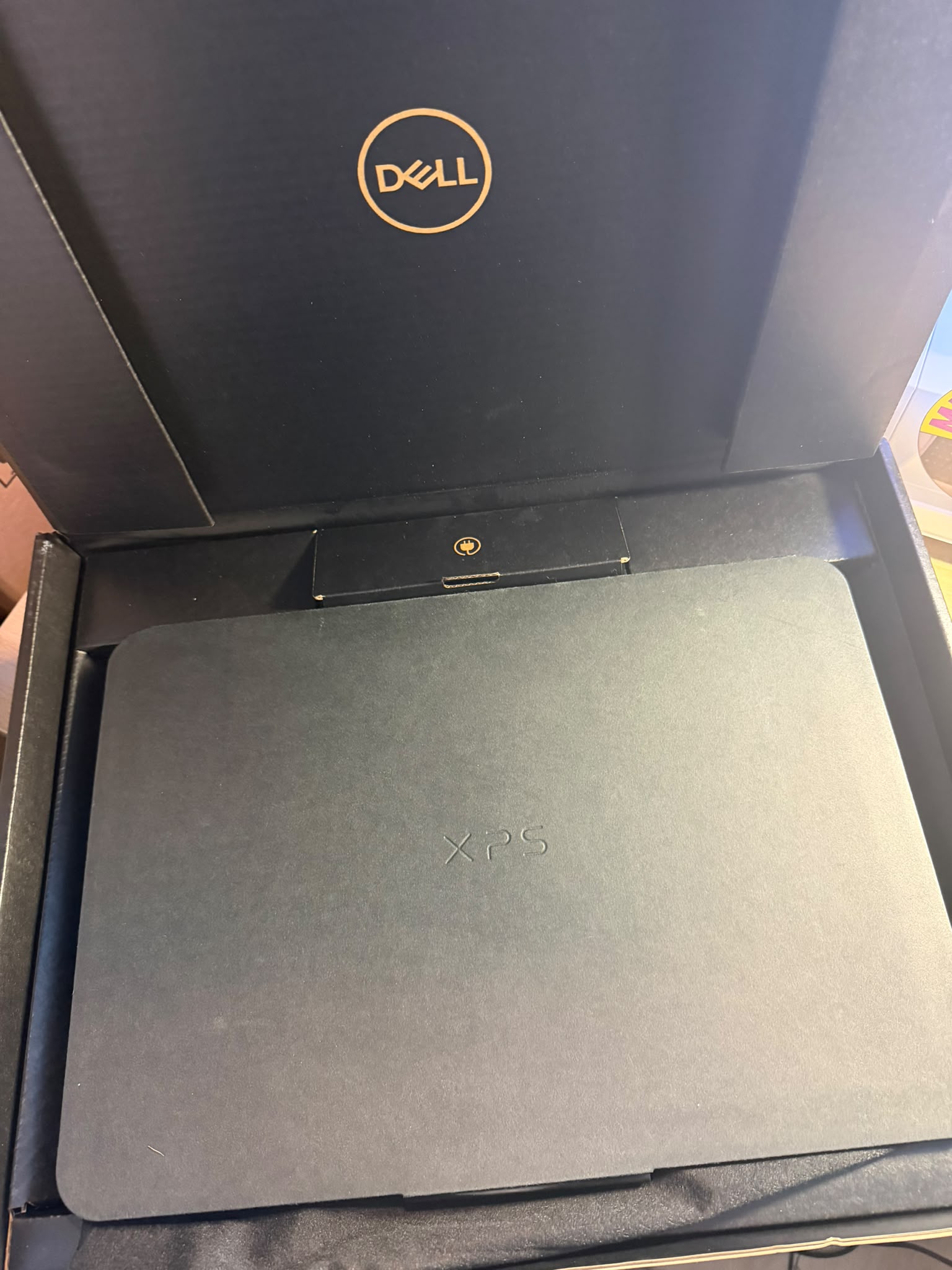 Laptop Dell XPS 9640 cu procesor Intel® Core™ Ultra 7 155H pana la 4.8GHz, 16.3", Full HD+, 32GB, LPDDR5X, 1TB SSD, NVIDIA® Geforce RTX™ 4060 with 8GB GDDR6, Windows 11 Pro, Silver - imagine 2