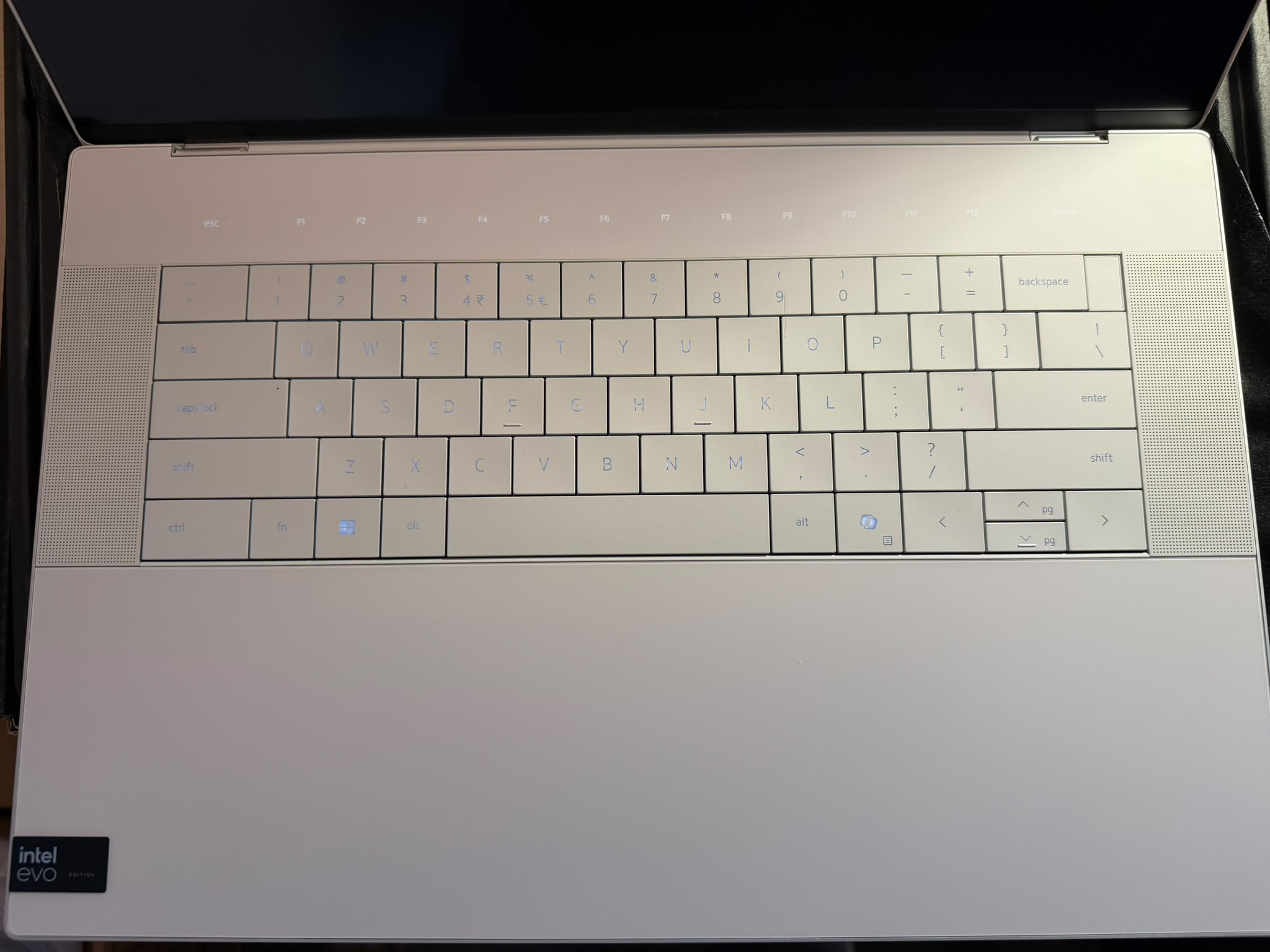 Laptop Dell XPS 9640 cu procesor Intel® Core™ Ultra 7 155H pana la 4.8GHz, 16.3", Full HD+, 32GB, LPDDR5X, 1TB SSD, NVIDIA® Geforce RTX™ 4060 with 8GB GDDR6, Windows 11 Pro, Silver - imagine 7