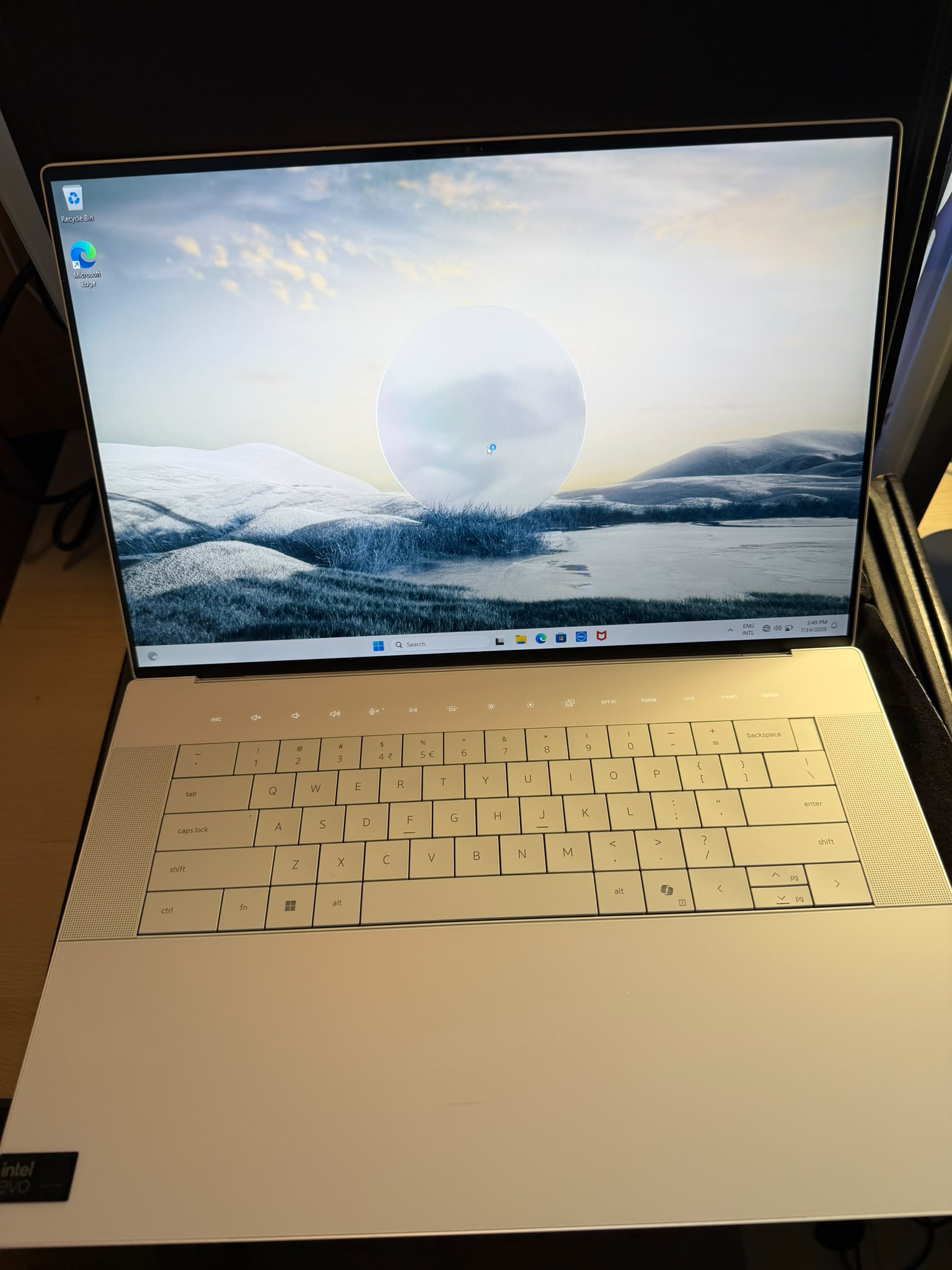 Laptop Dell XPS 9640 cu procesor Intel® Core™ Ultra 7 155H pana la 4.8GHz, 16.3", Full HD+, 32GB, LPDDR5X, 1TB SSD, NVIDIA® Geforce RTX™ 4060 with 8GB GDDR6, Windows 11 Pro, Silver