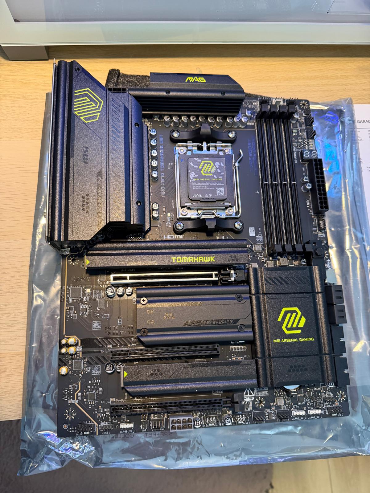 Placa de baza AM5 MSI MAG X870 TOMAHAWK WIFI - imagine 10
